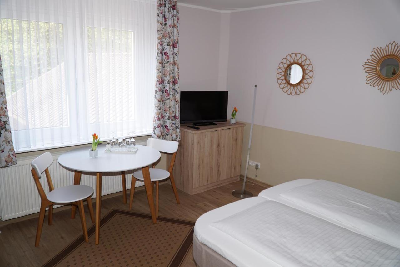 Hotel-Pension Am Böhmepark Soltau Bagian luar foto